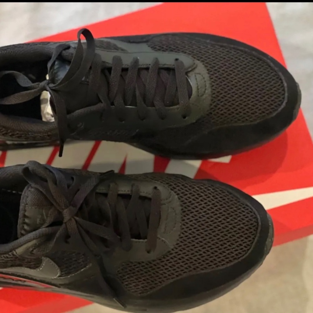 Men's Nike Air Max System size 10